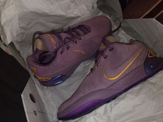 Nike LeBron 21 "purple rain" size 10 mens 11.5 womens