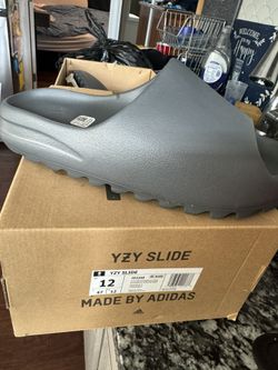 Yeezy Onyx Slide