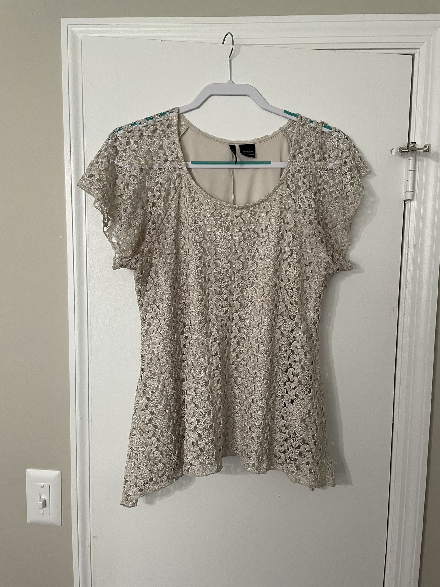 Cream Lace Women’s Top Size Large