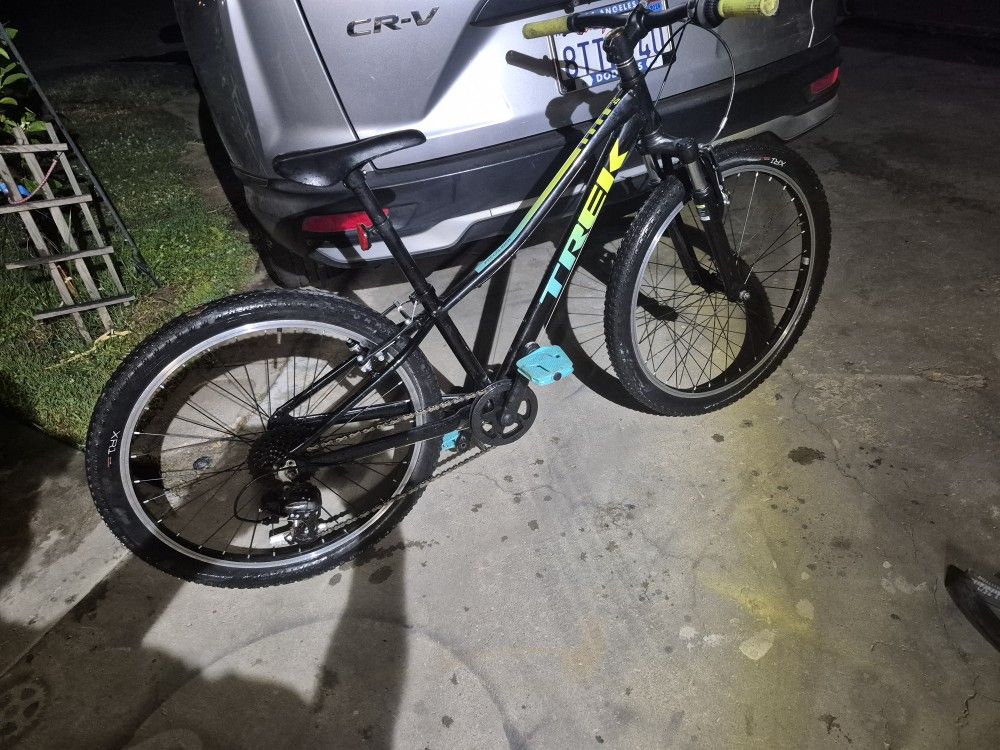 TREK BIKE 24"