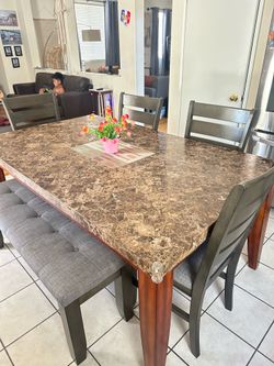 For sale dining table