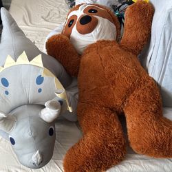 Giant Stuff From Dave Buster 35 Each 