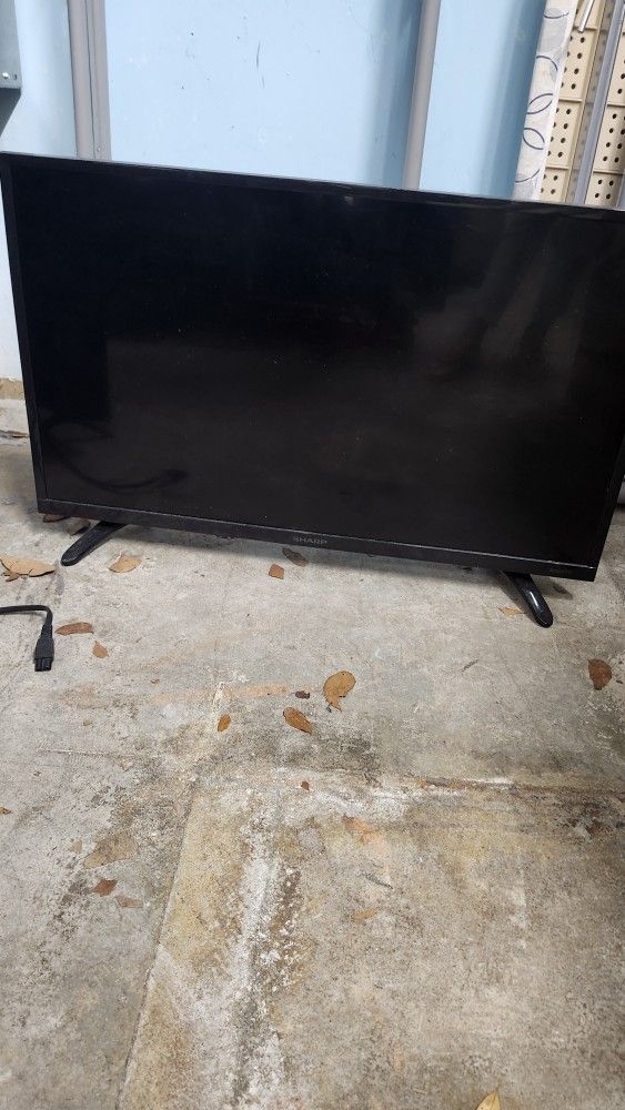 40 IN TV Roku TCL
