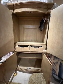 Armoire TV Stand