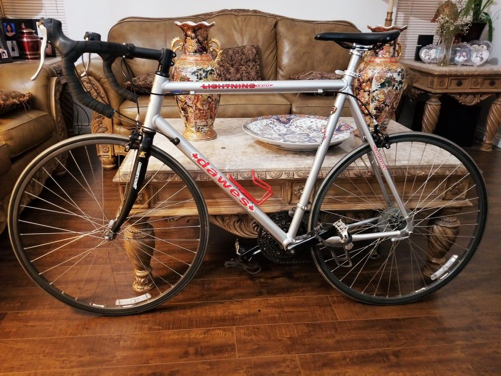 DAWES ROAD BIKE (Carbon fiber fork)