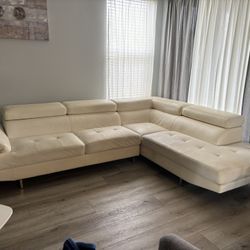 Sectional sofa with chaise