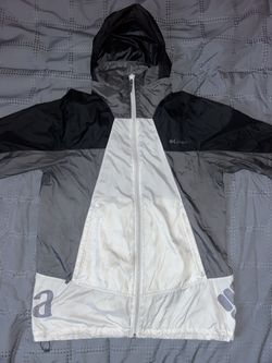 Columbia Point Park windbreaker jacket in black, grey, and white- Size s in men’s