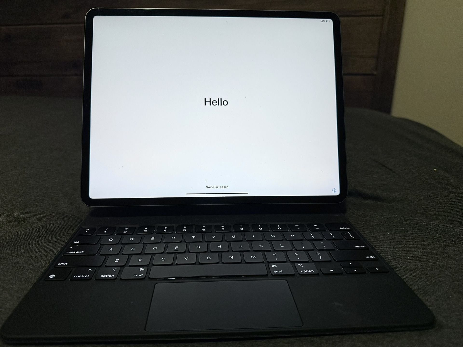 iPad Pro 12.9” (4th Gen, 2020) with Magic Keyboard – Excellent Condition – $350 Fast Sale