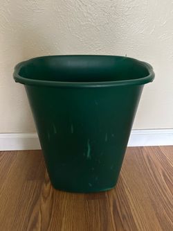 Rubbermaid Green Plastic Waste Bin