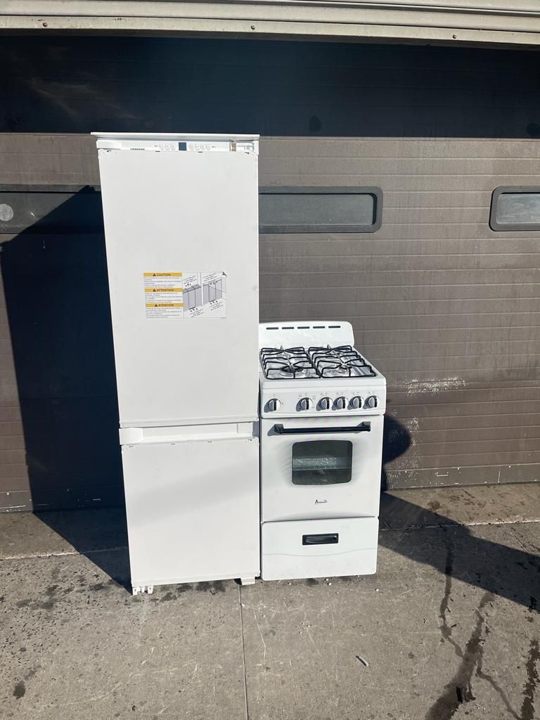 Stove & Liebherr Refrigerator