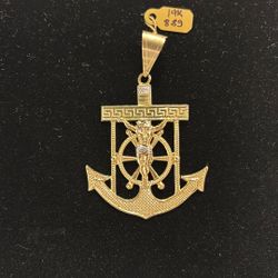 14KT  8.8G YELLOW AND WHITE GOLD ANCHOR PENDANT W/ JESUS IMAGE ON IT