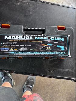 Manual nail gun