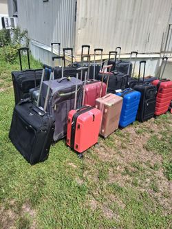 NICE LARGE PULL ALONG LUGGAGE