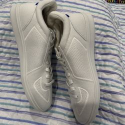 New, Never Worn Women’s 7.5 Rothy’s Lace Up Sneakers