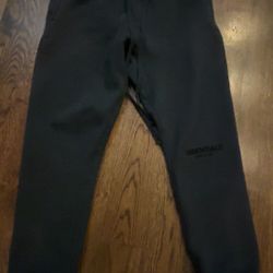 Black cuffed Essentials Fear of God pants - Medium