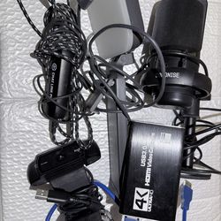Streaming equipment, facecam, LED light, microphone, capture card, el gato chat link