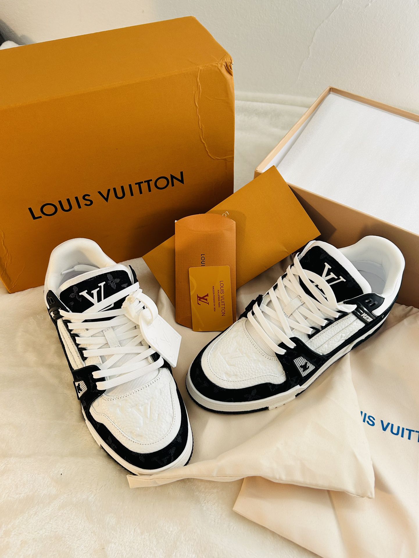 Shoes LV Man for Sale in Thousand Oaks, CA - OfferUp