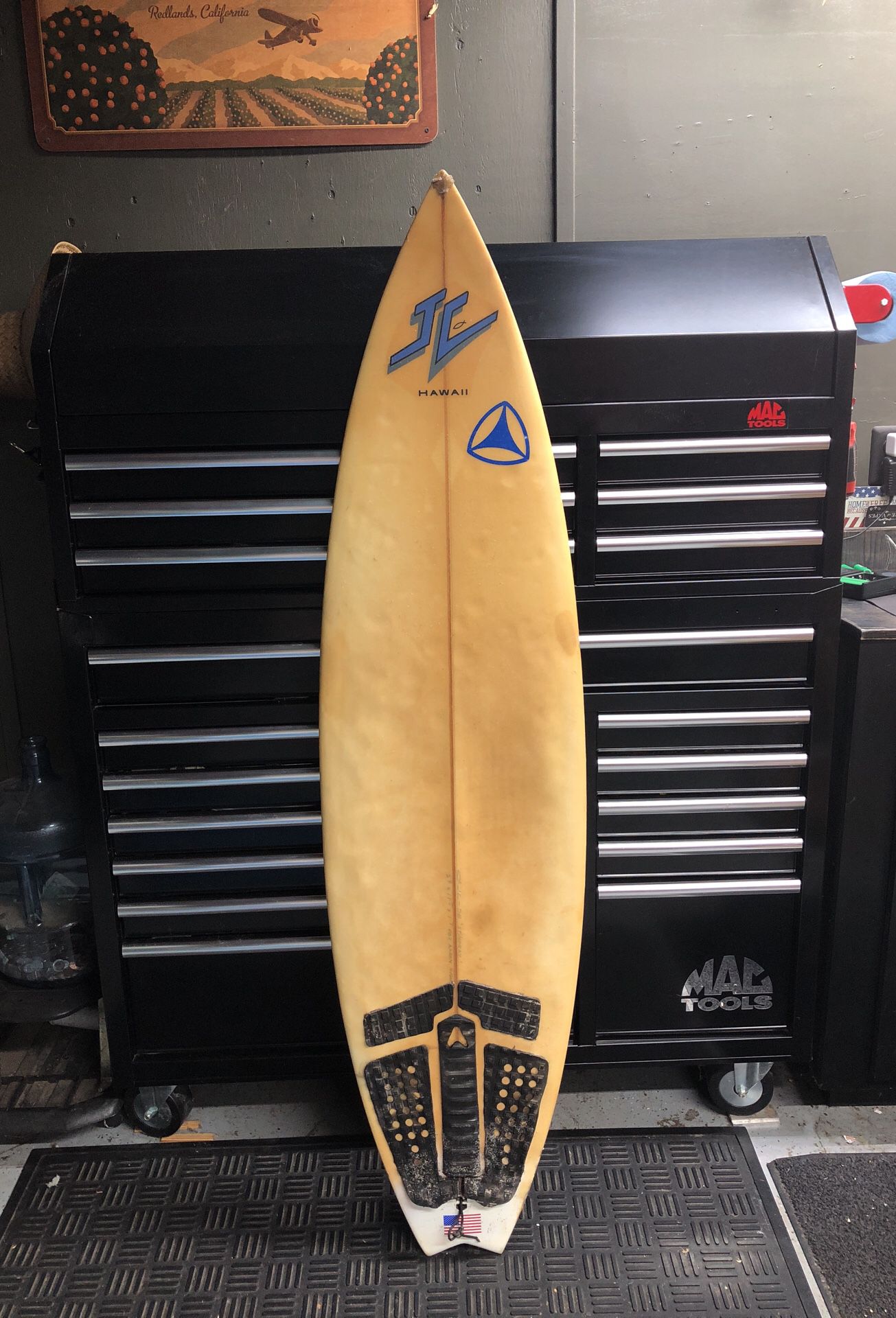 Surfboard 5’9