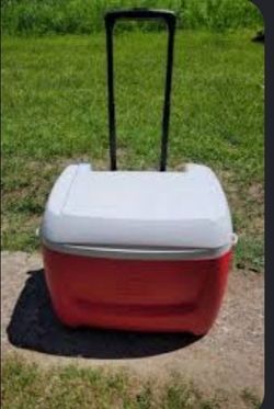 IGLOO 60 QT. COOLER WITH RETRACTABLE HANDLE & WHEELS