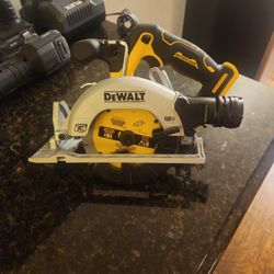 DeWault 12V Circular Saw 5 3/8" Extreme Compact Series