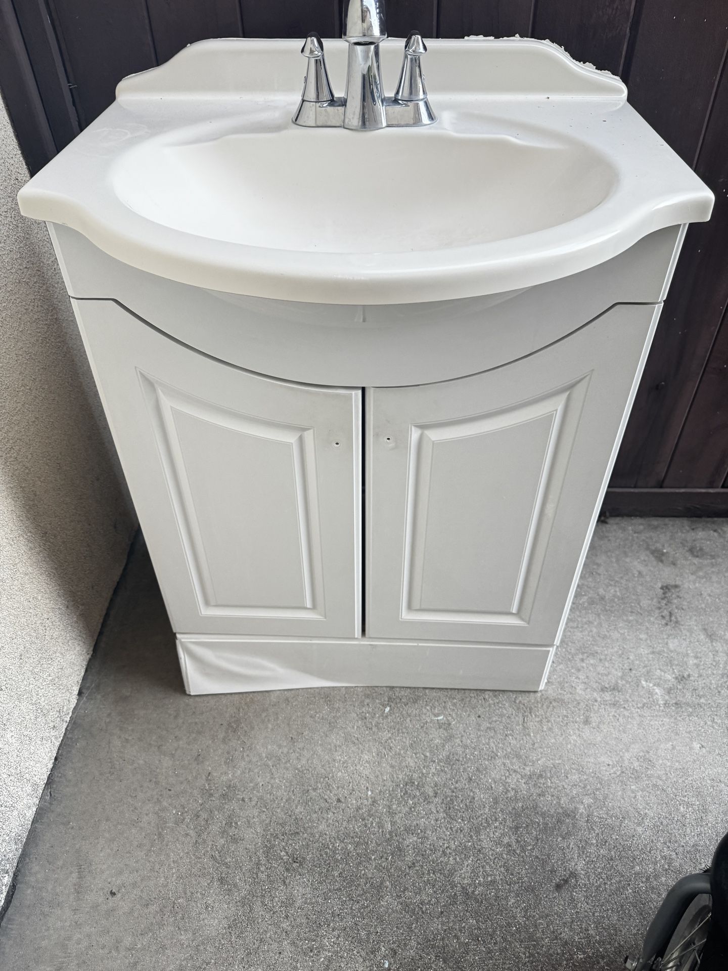 Single Sink Freestanding Bath Vanity with White Ceramic Top