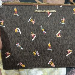 Micheal Kors Wristlet 