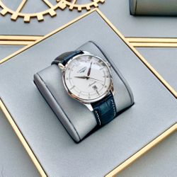 A classic versatile mechanical watch