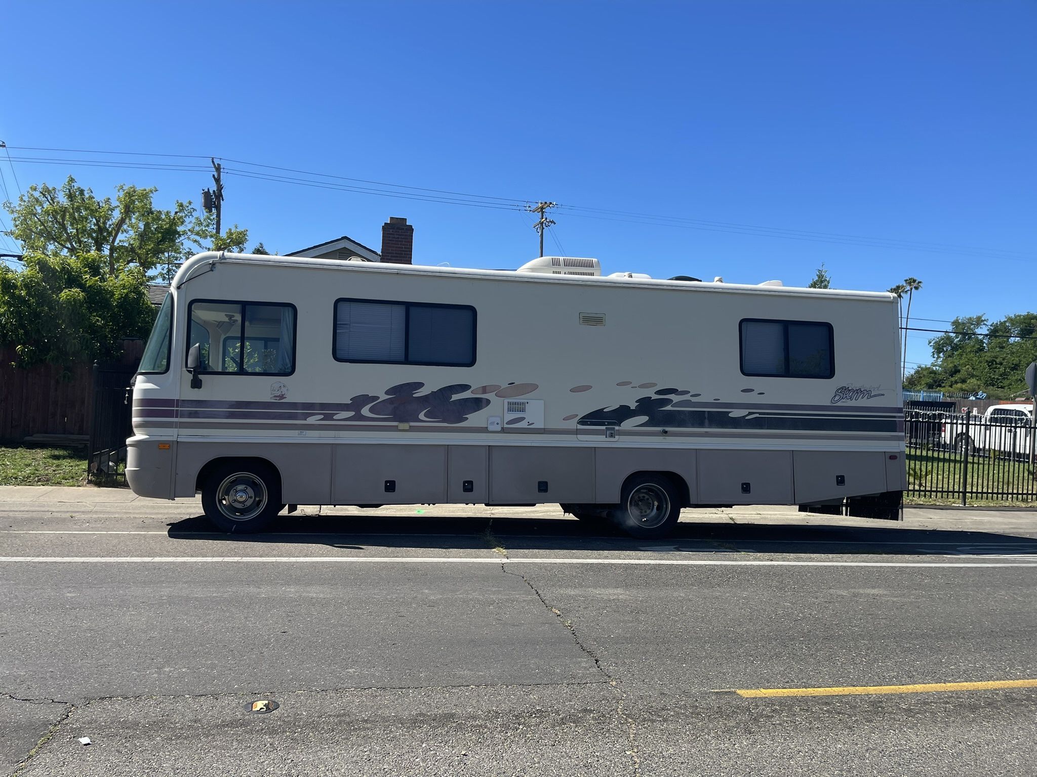 1997 RV MOTORHOME BY FLEETWOOD