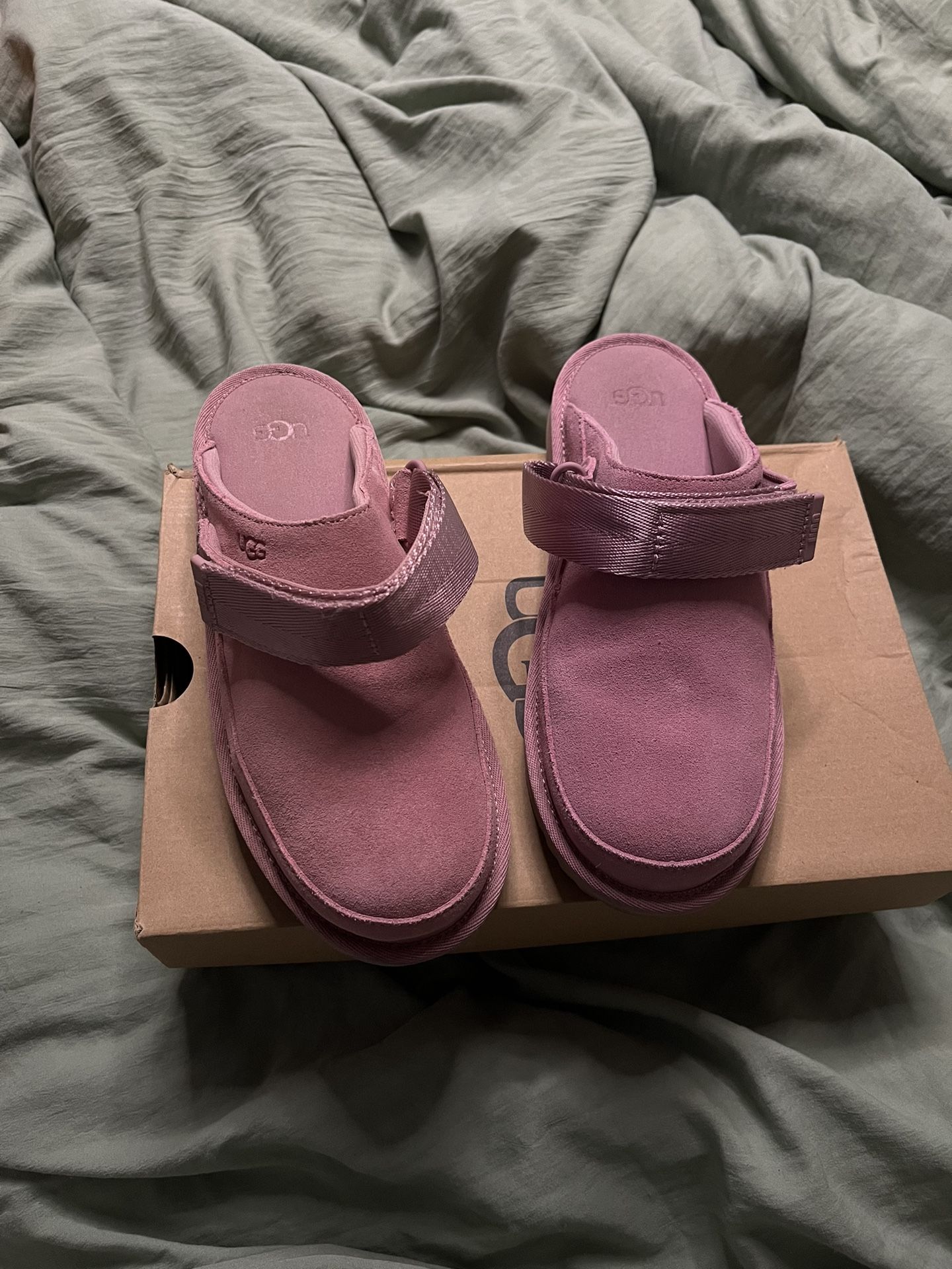 pink ugg golden star clogs