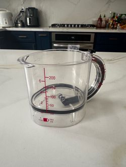 Adjustable Measuring Cup w/ Built-In Squeegee – Easy Cleanup