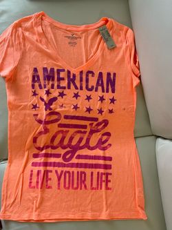 American Eagle Outfitters Graphic V-Neck Tee