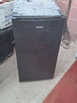 Galanz mini fridge black