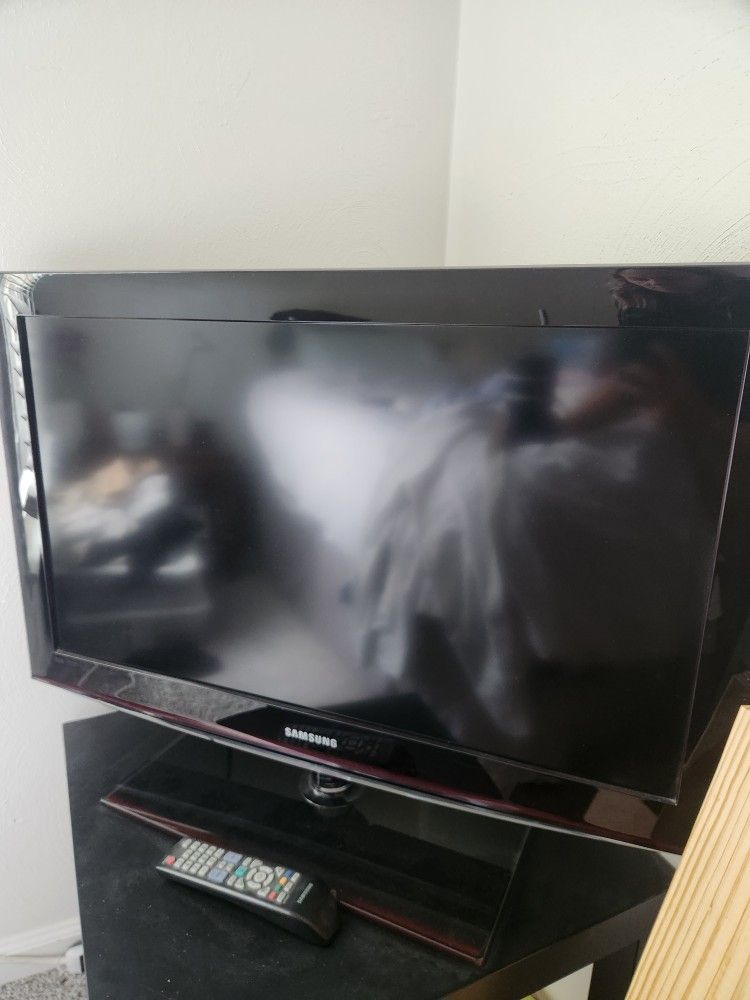 32 Inch Samsung TV
