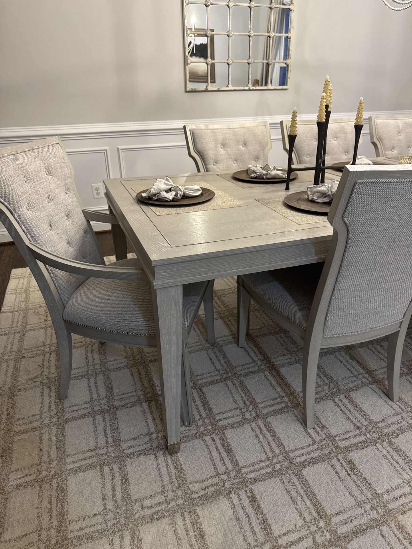 Haverty’s Full Dining Table Set