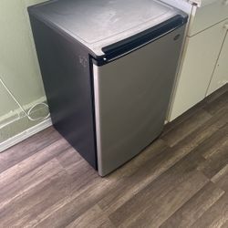Sanyo Mini Fridge