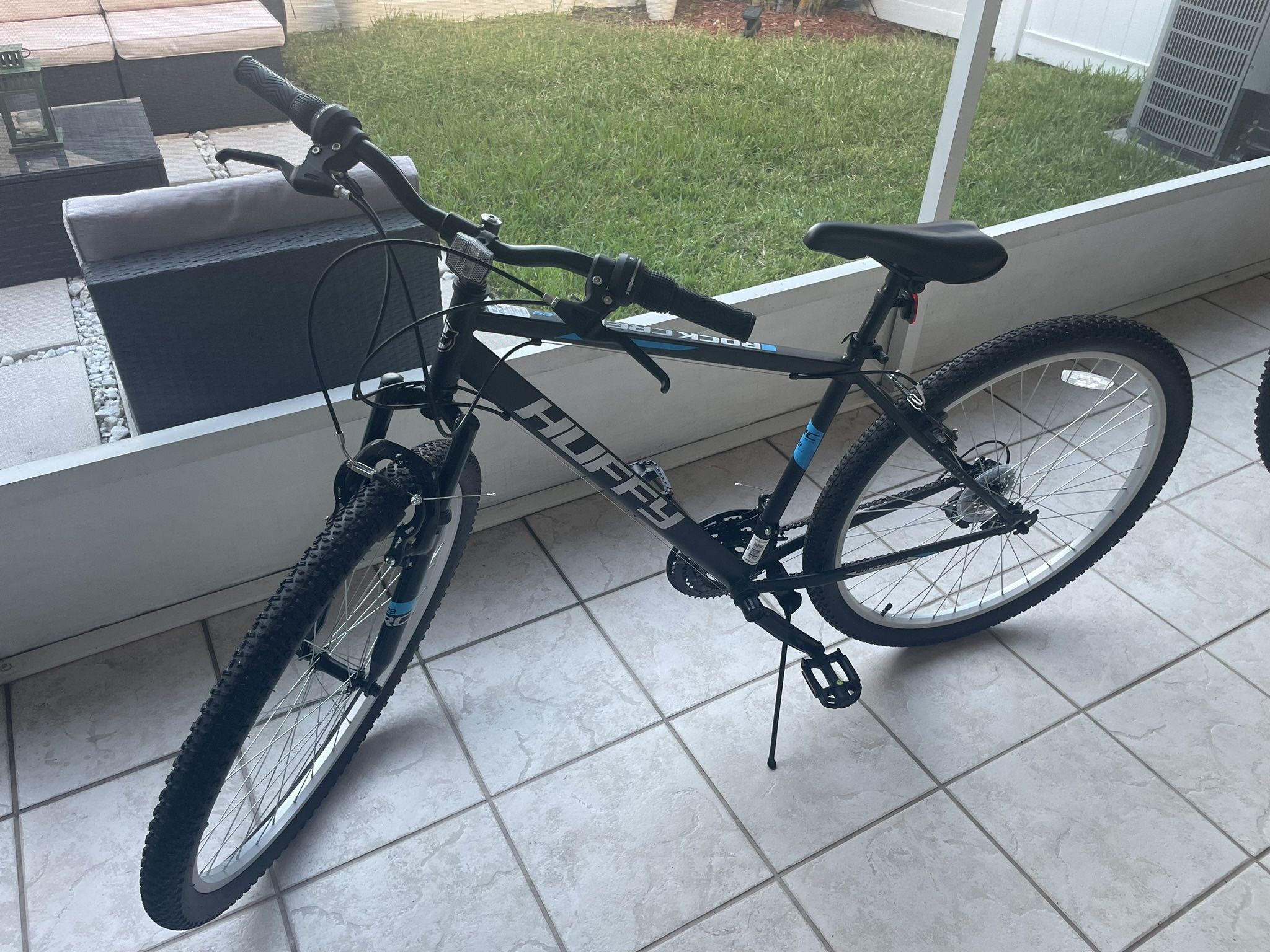 Huffy 29" Rock Creek Mountain Bike, Fits Riders 5'0"+, Matte Black, Adult, Men's (Only 1 Time Used)