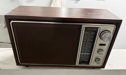 Radio Shack Realistic MTA-12 AM/FM Radio