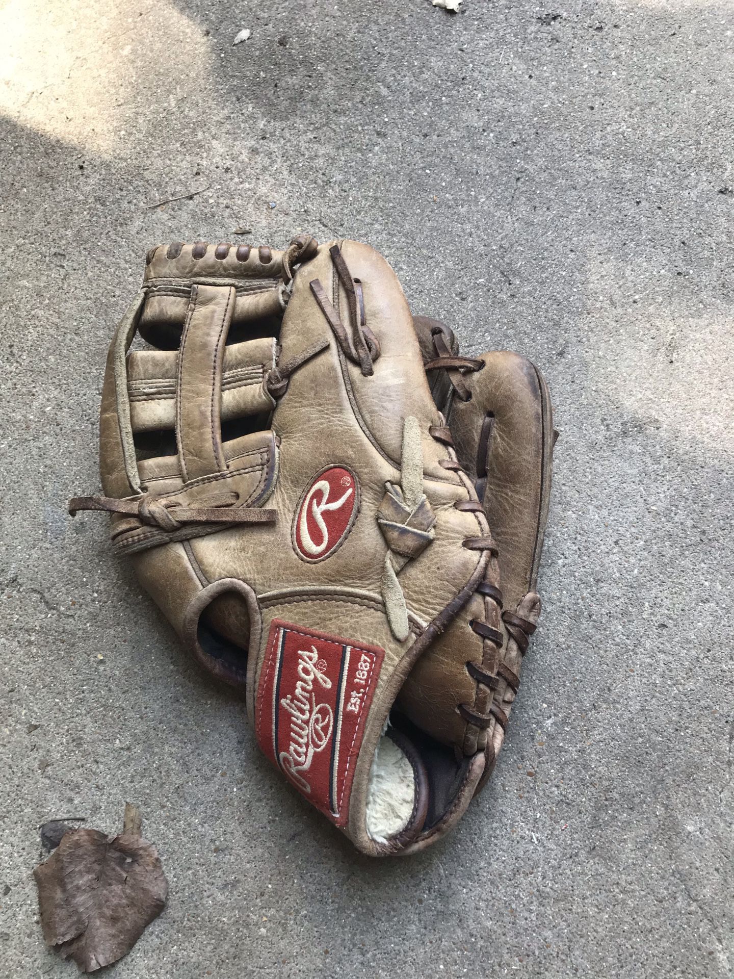 Used 11.75” Leather Baseball Glove