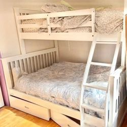 ***Twin / Full Bunk Bed ***