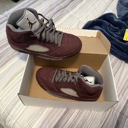 Burgundy 5s Size 9