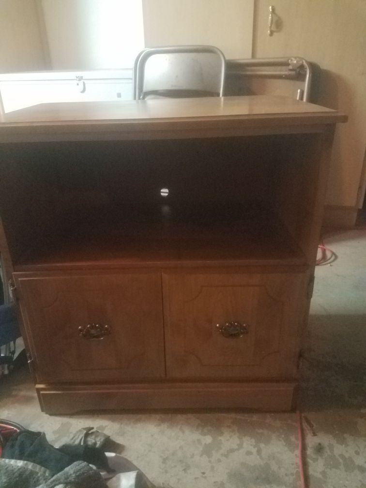Small cabinet/ tv stand