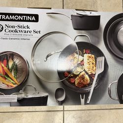 Non-stick pots and pans set