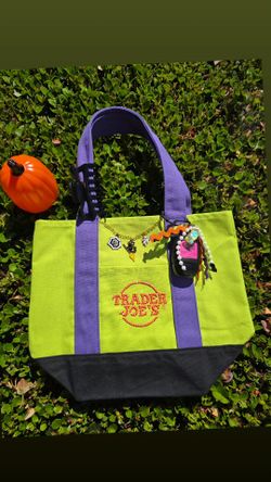 Trader joe's Halloween tote bags 🕸🕷🎃