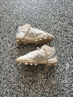 Youth size 3 softball baseball Cleats