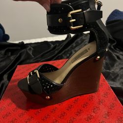 Black Suede Wedge Size 6, Guess 