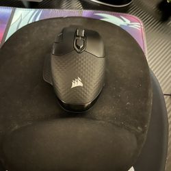Mouse Pad With Gel Wrist Rest