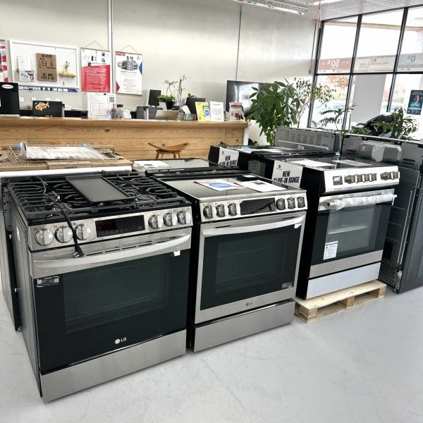 Prices START at $499-Various GAS and Electric Ranges-Scratch N Dent