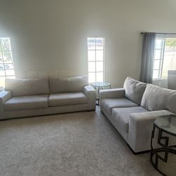 Selling Living Room Set