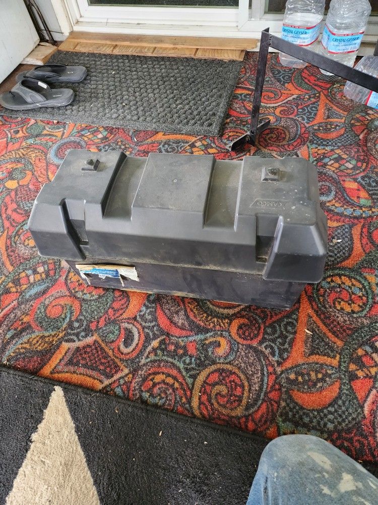 Two Battery Camper Box with Theft Bar