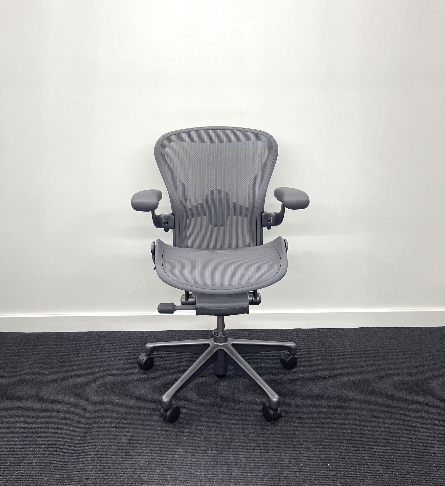 BRAND NEW HERMAN MILLER REMASTERED AERON CHAIR SIZE B